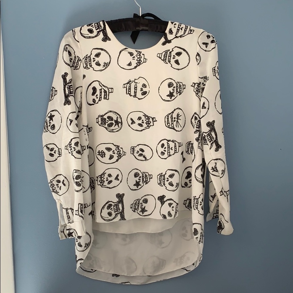 Skulls blouse size m